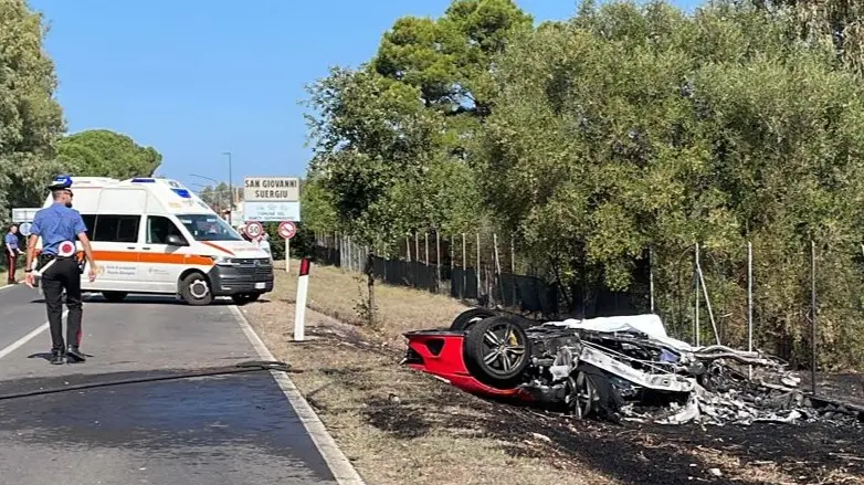 Tragedia Sulla Ss Sulcitana Ferrari Contro Camper Morti Carbonizzati Newsarde It